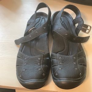 KEEN Ladies Sandals, size 8 USA